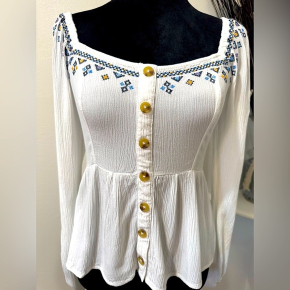 Aeropostale Button-Down embroidery chic Blouse - Size Medium - Picture 2 of 9